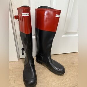 Hunter Two-Tone Red and Black Boots